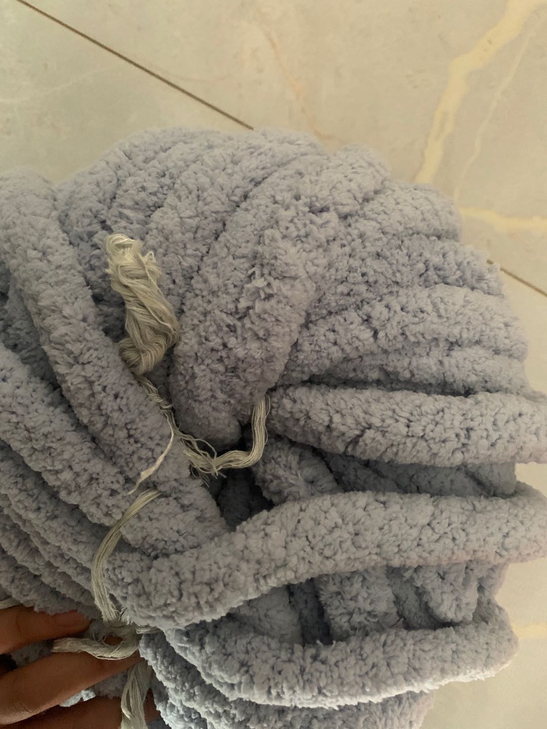 Thick and comfortable chenille polyester yarn